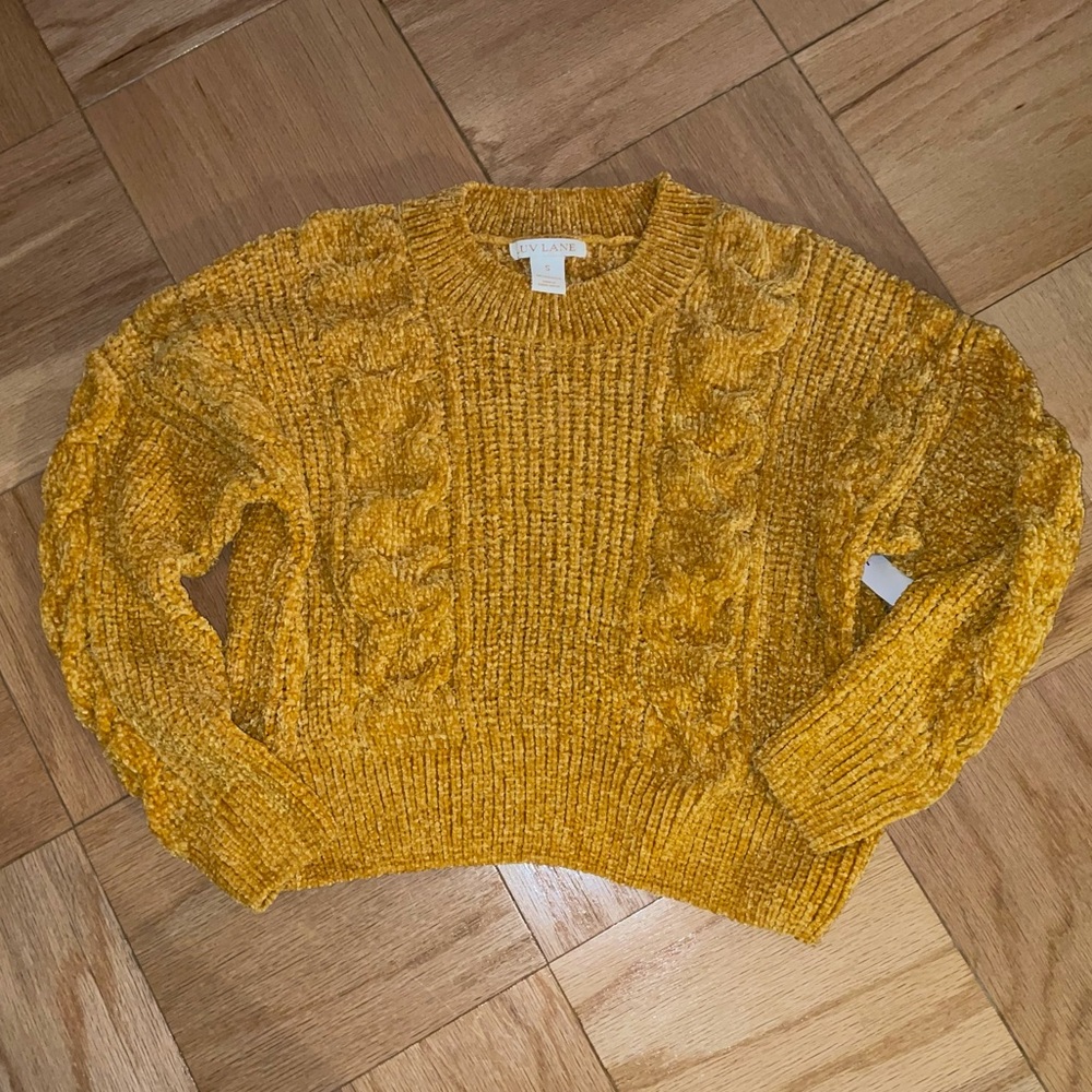 NWT cable knit chenille sweater